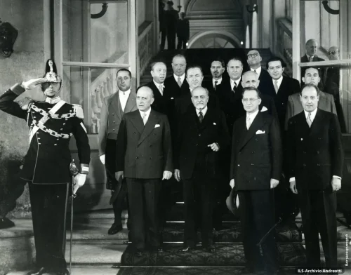 4° Governo De Gasperi (Dal 31 maggio 1947 al 23 maggio 1948)  (durata : giorni 358)